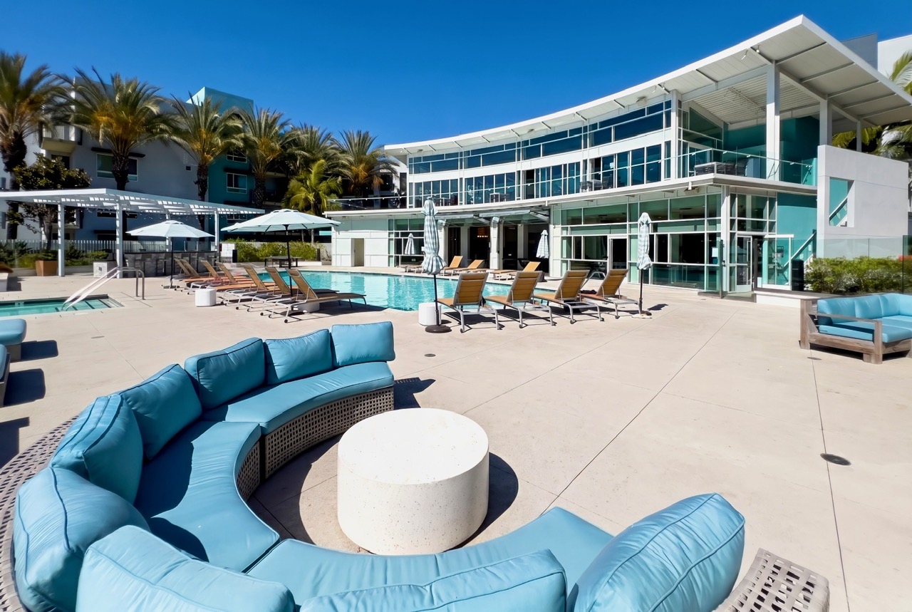 San Diego Stay| Central Location & Top Attractions