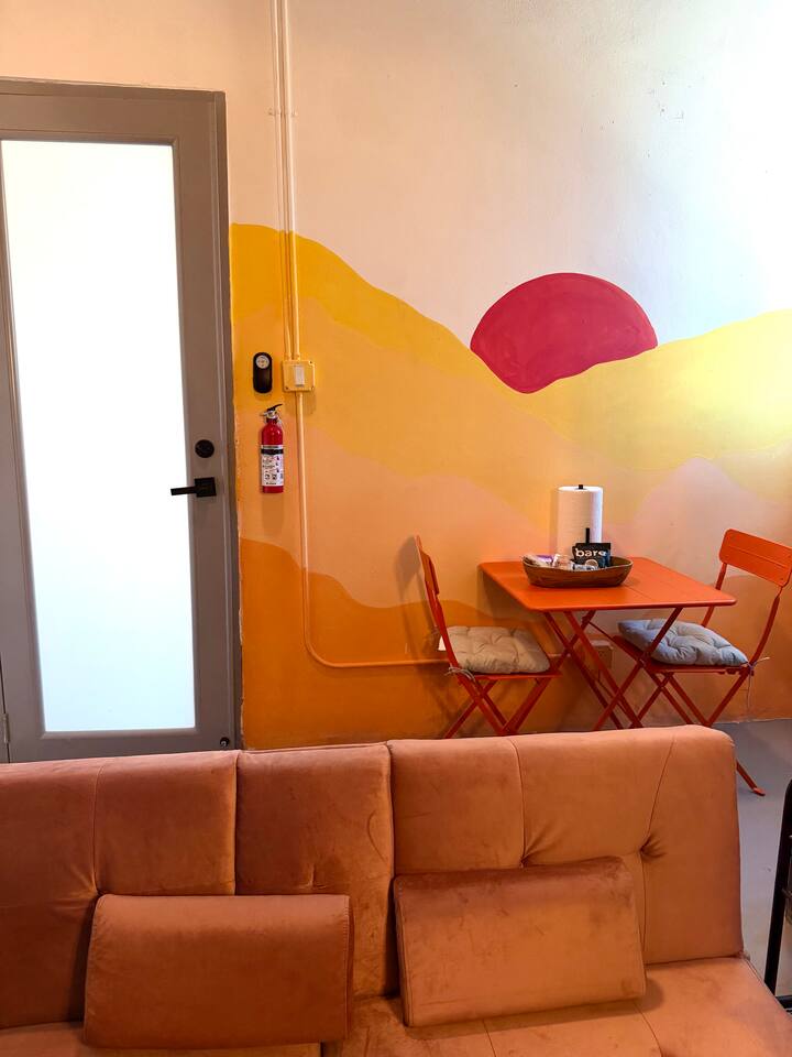 Sunrise Loft • Walk to Bars, Cafés & Nightlife