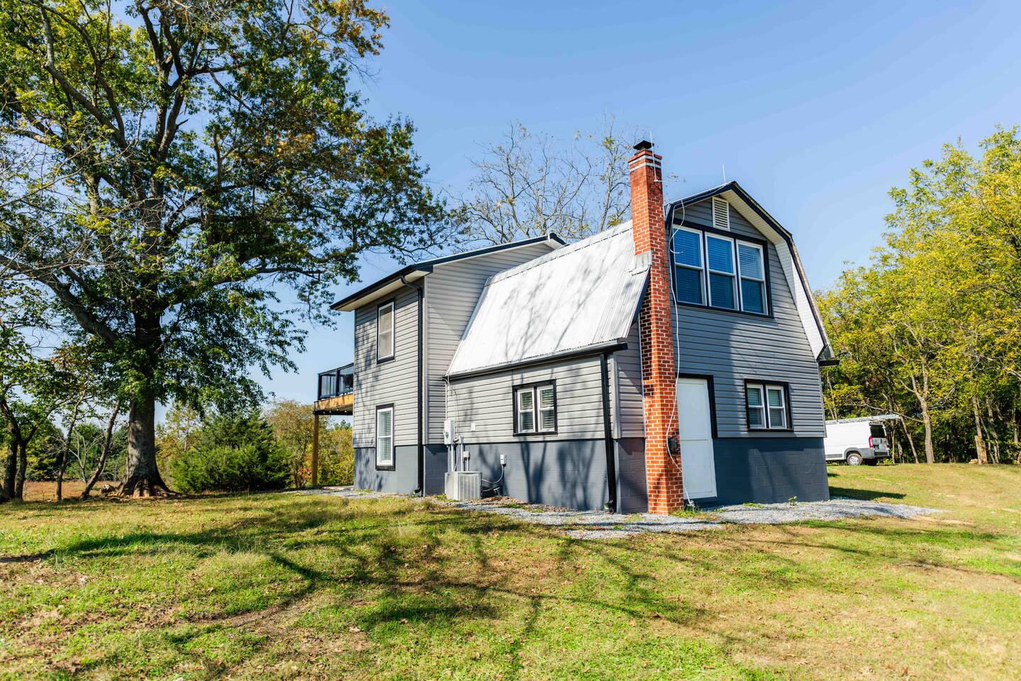Luxury Farm Retreat *Hot Tub •2BR •Near Lake Anna