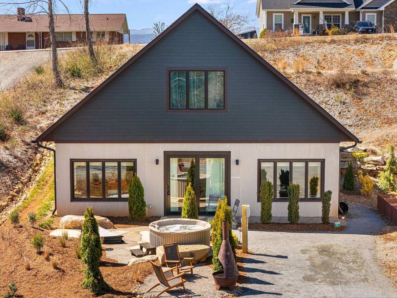Entire Home, Hot Tub, Firepit, King Beds, Peaceful