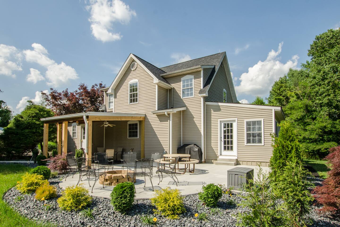 Peaceful Garden Center Retreat on 12 Acres