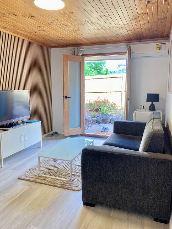 Orchid Studio with private entrance and yard
