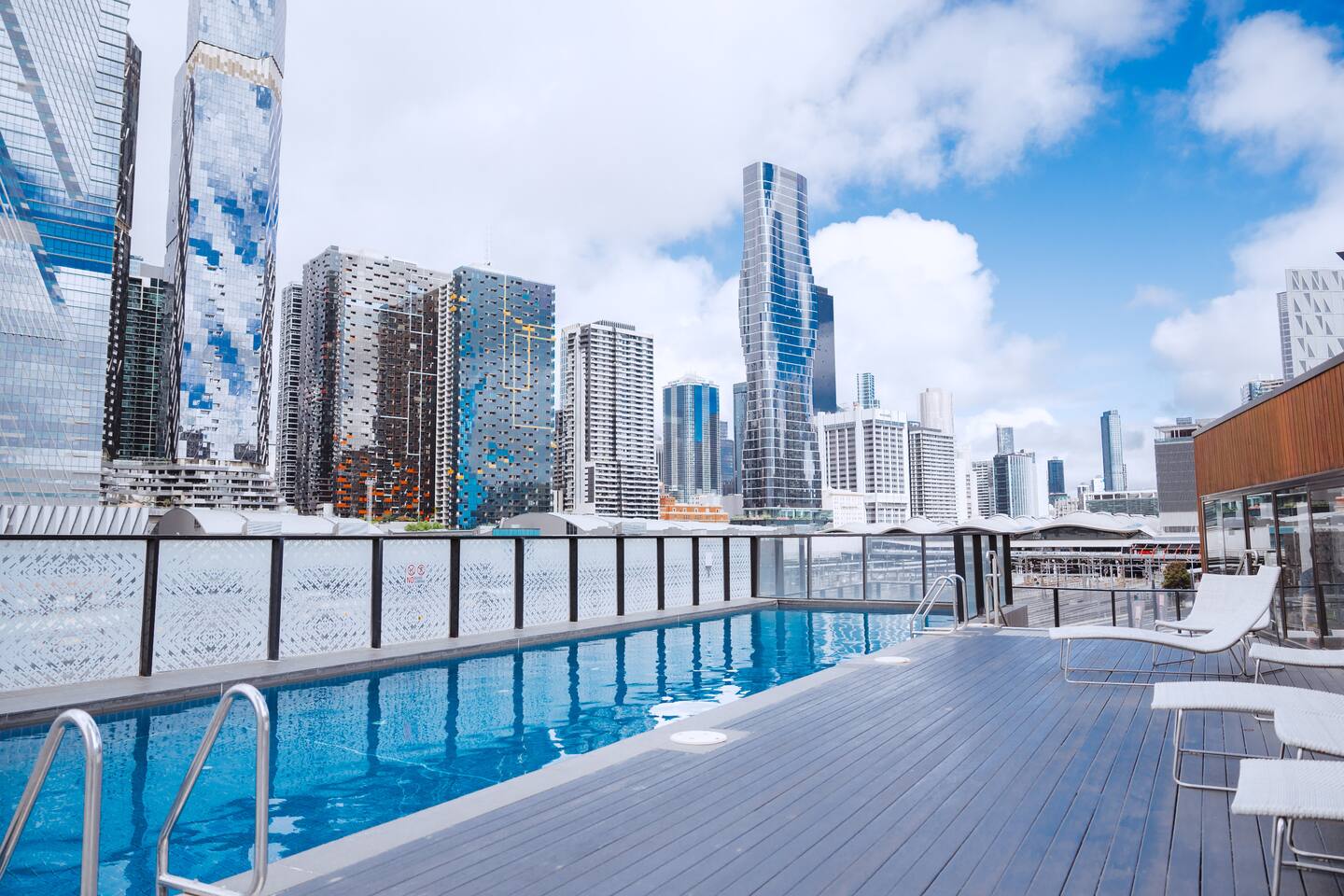 Docklands premium apartment | City View Pool Gym