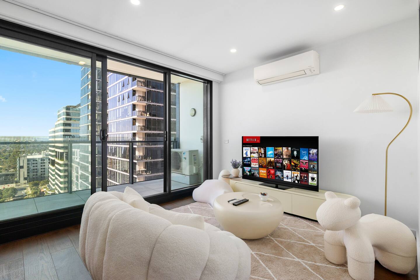 Stylish 2BR Box Hill Stay | Mountain View