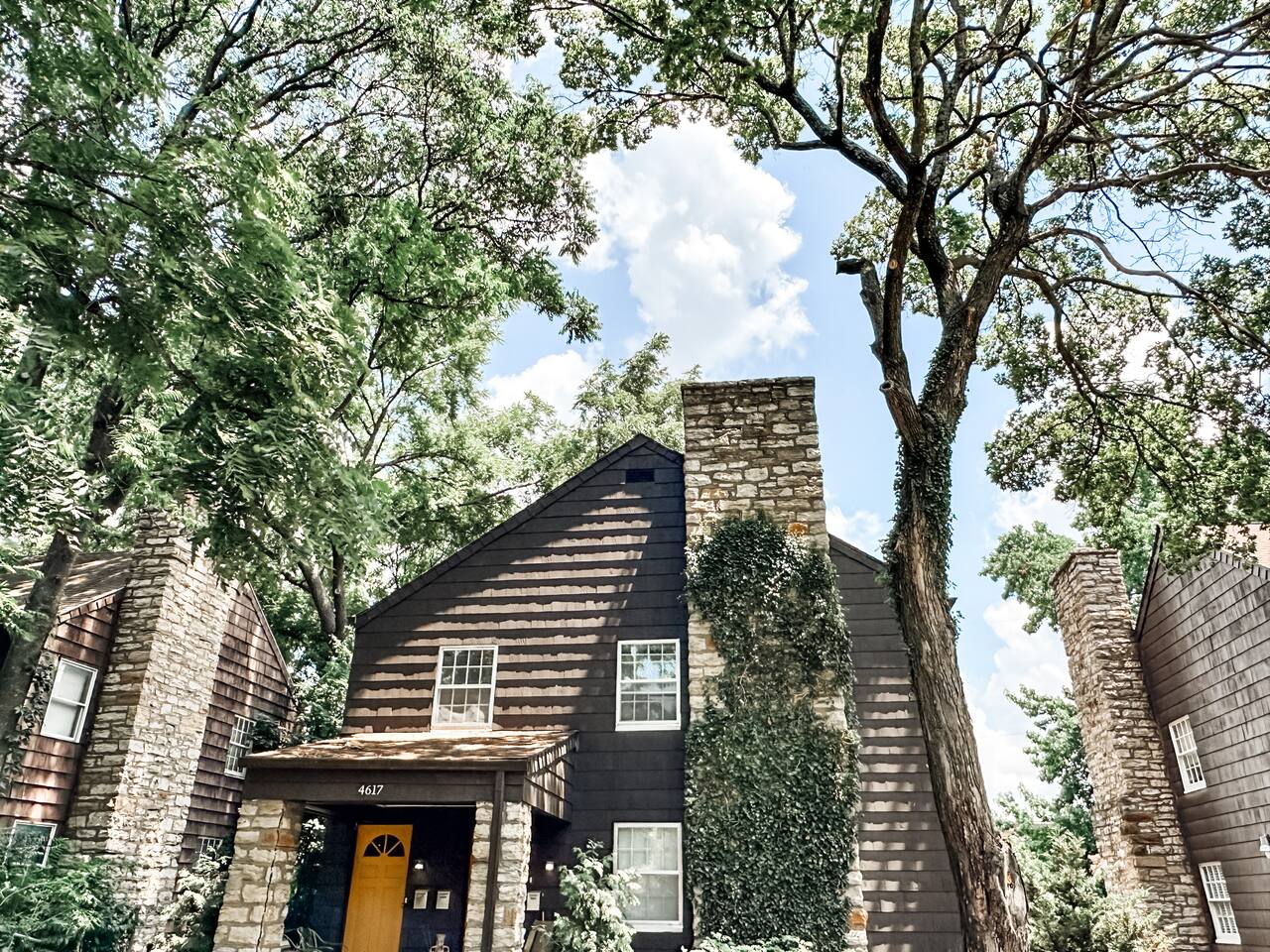 Country Club Plaza Treehouse - Walkable to Nelson