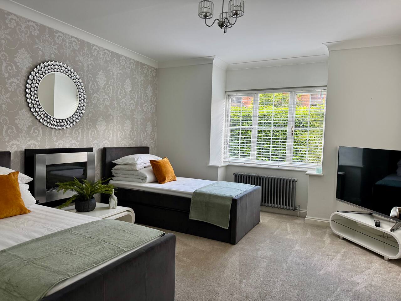 Maidstone Centre Luxury Riverside Home Private Parking