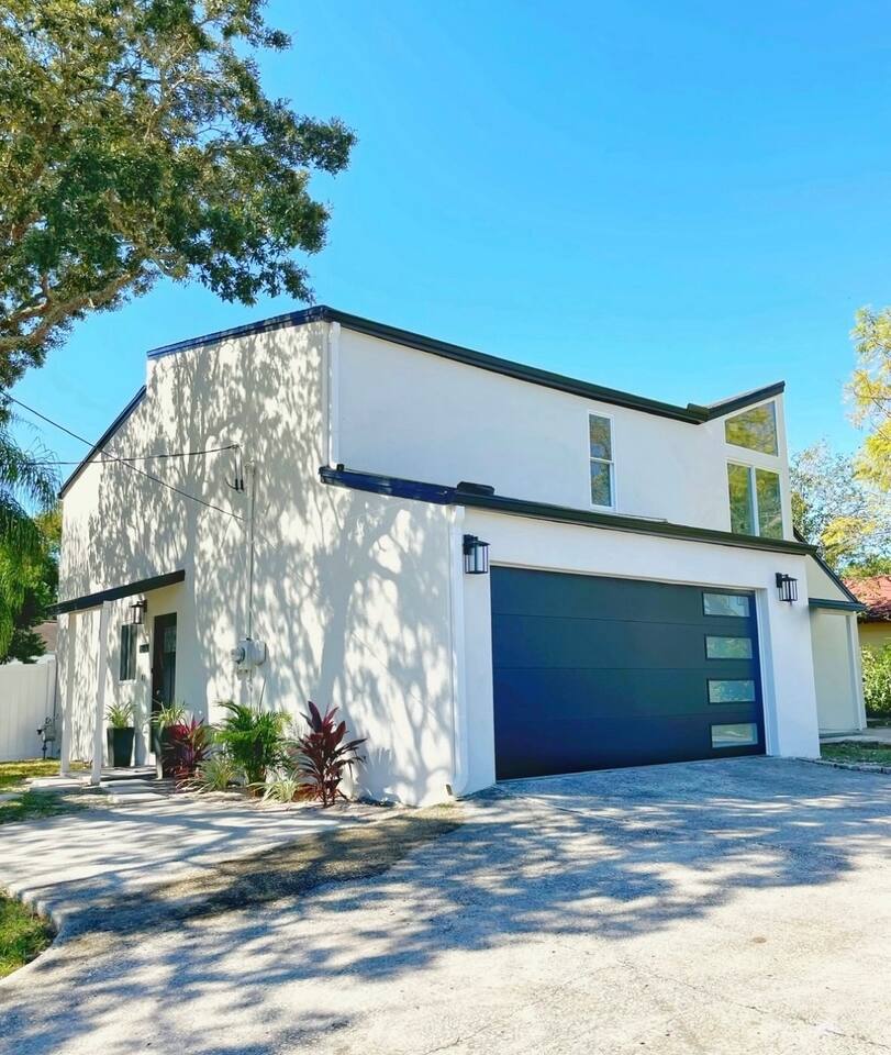 Tampa Grande is the MAIN house. There is a private suite behind garage with private entry & private gated backyard.  Message us if you’re interested in renting both units for your stay.