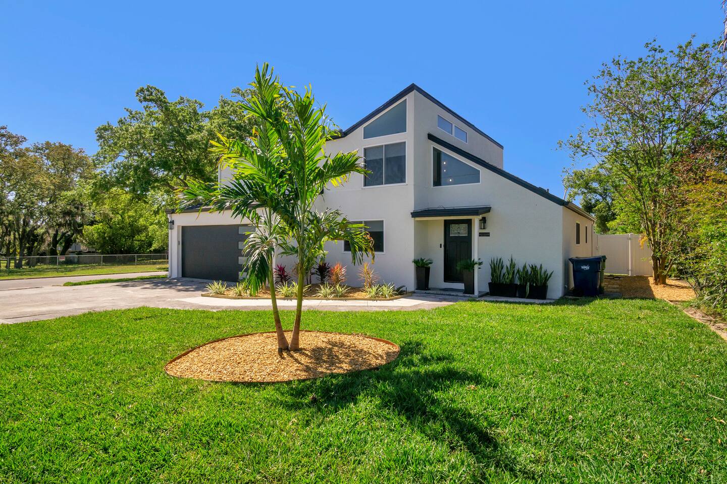Front yard of Tampa Grande has plenty of parking in driveway directly in front of garage.