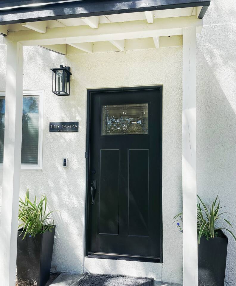Tiny Tampa private entrance.