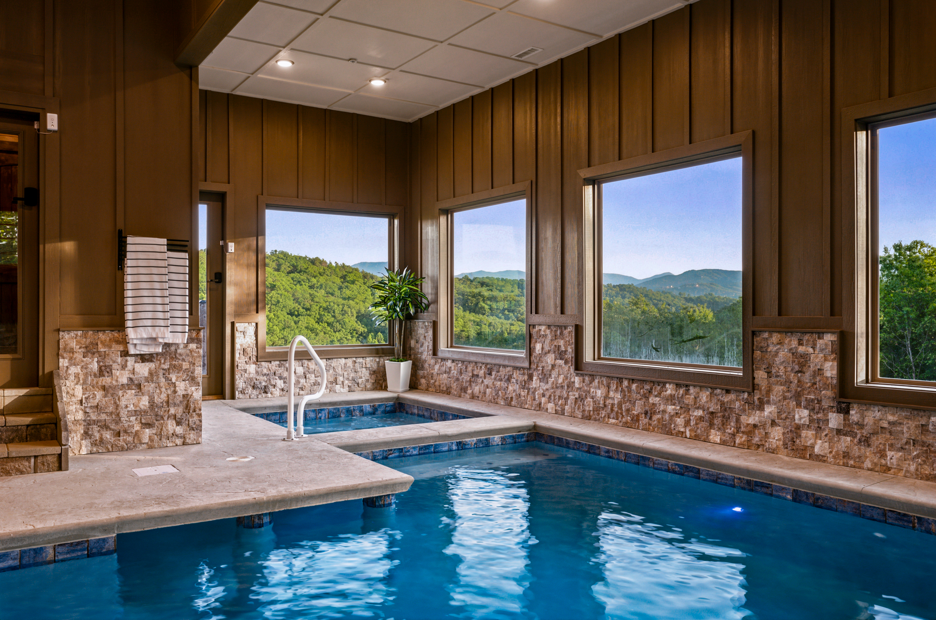 Indoor Pool | Golf Sim | Pickleball | Sleeps 20