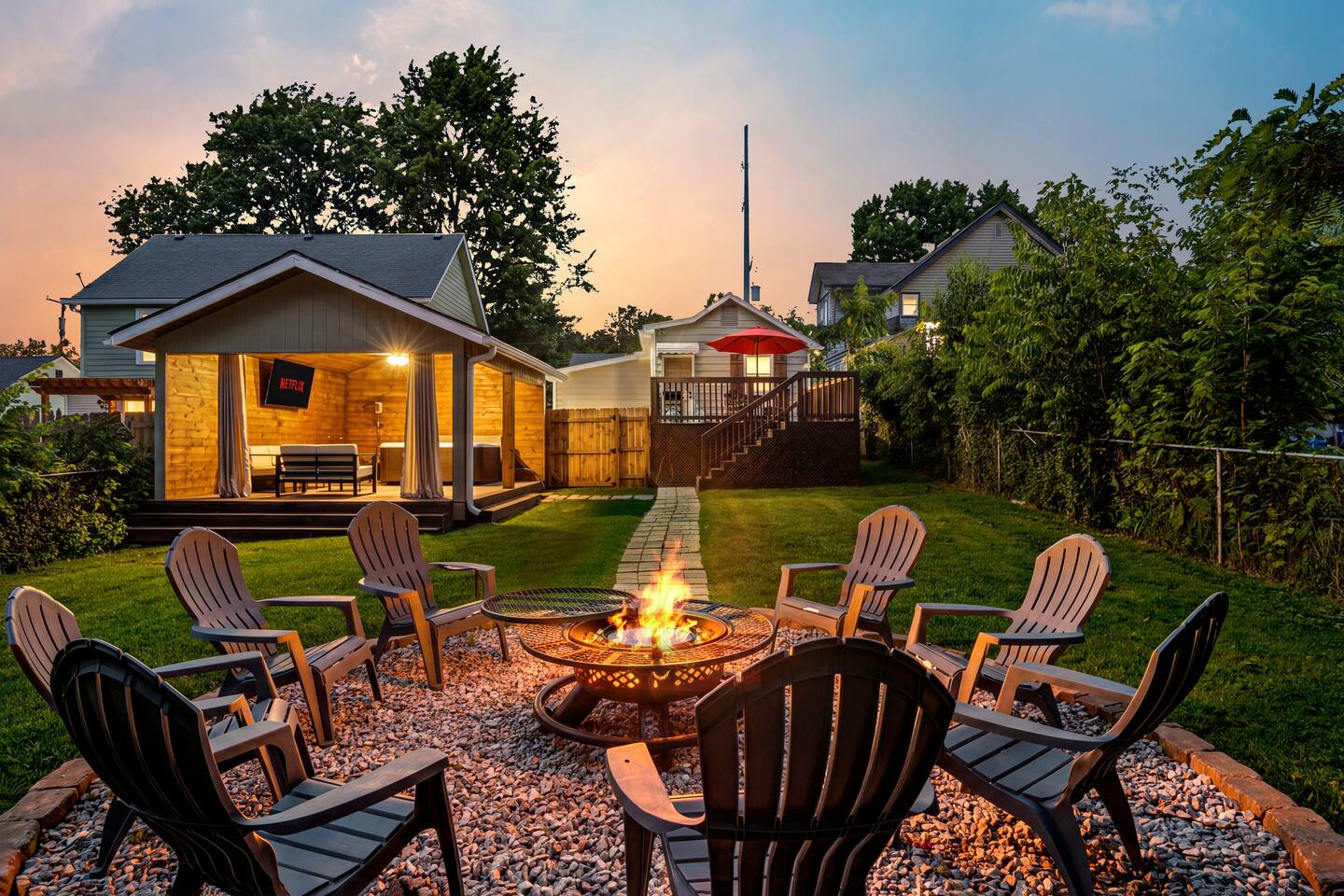 The Luxe/Hot Tub/Firepit/King Beds/Fenced Yard