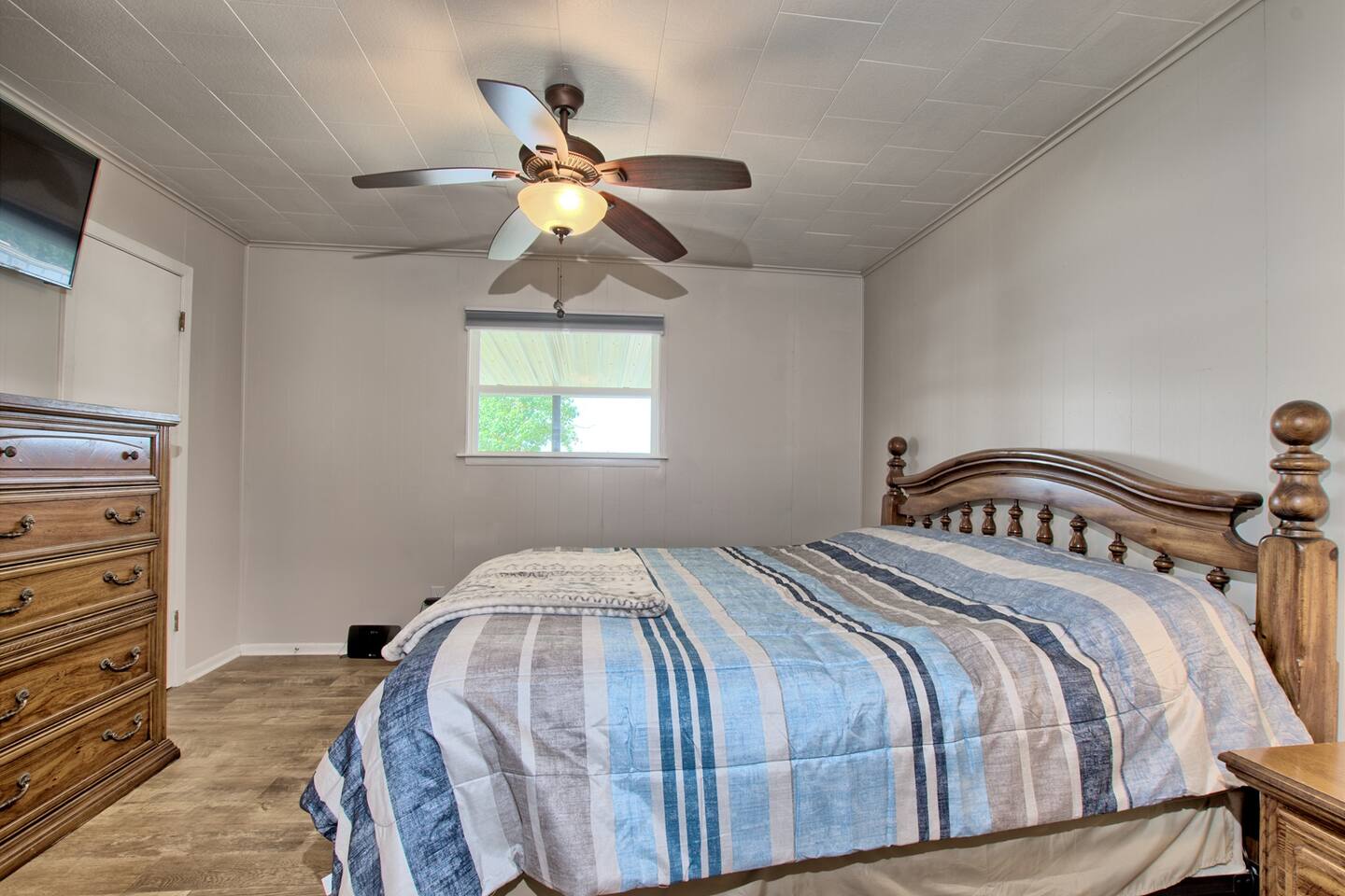Bedroom with ceiling fan