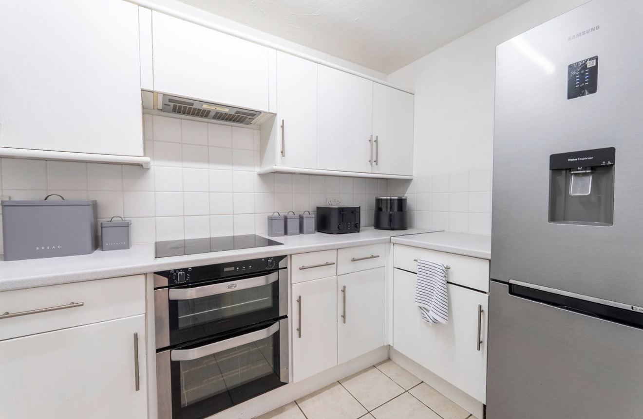 2BR Reading Stay - Ideal for Contractors