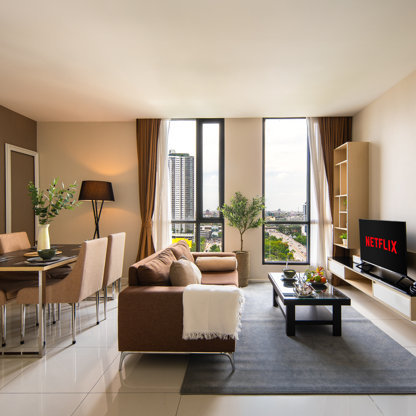 Wander | City View · Pool, Gym, Full Kitchen