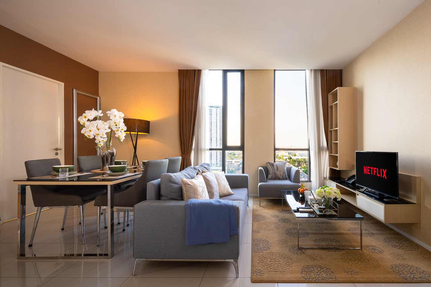Wander | Skyline View · Pool, Gym, Full Kitchen