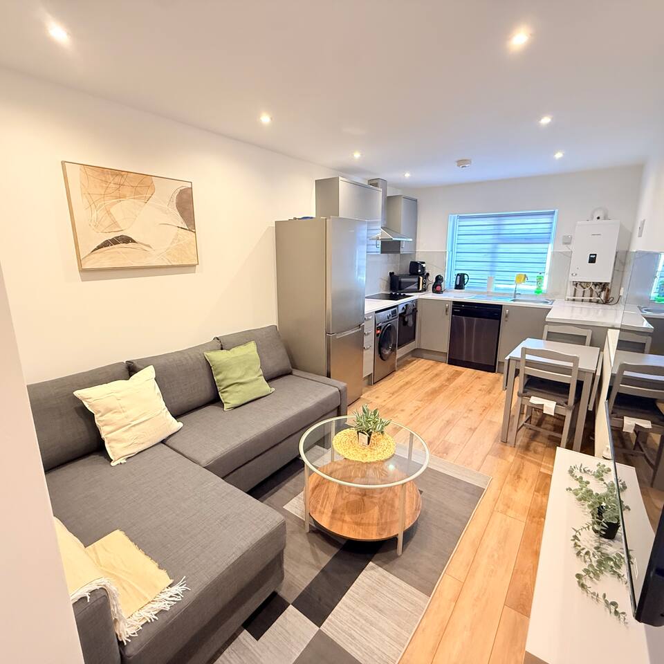 Luxury London Retreat | Sleeps 3 | Free Parking