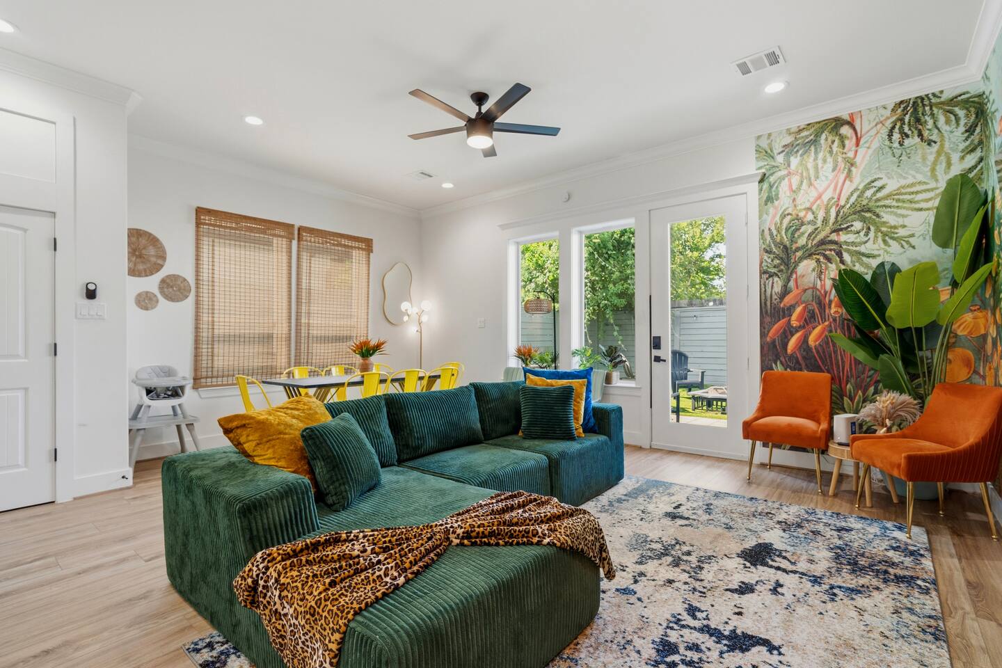 Sleeps 16+ Relaxing Backyard+ Grill
