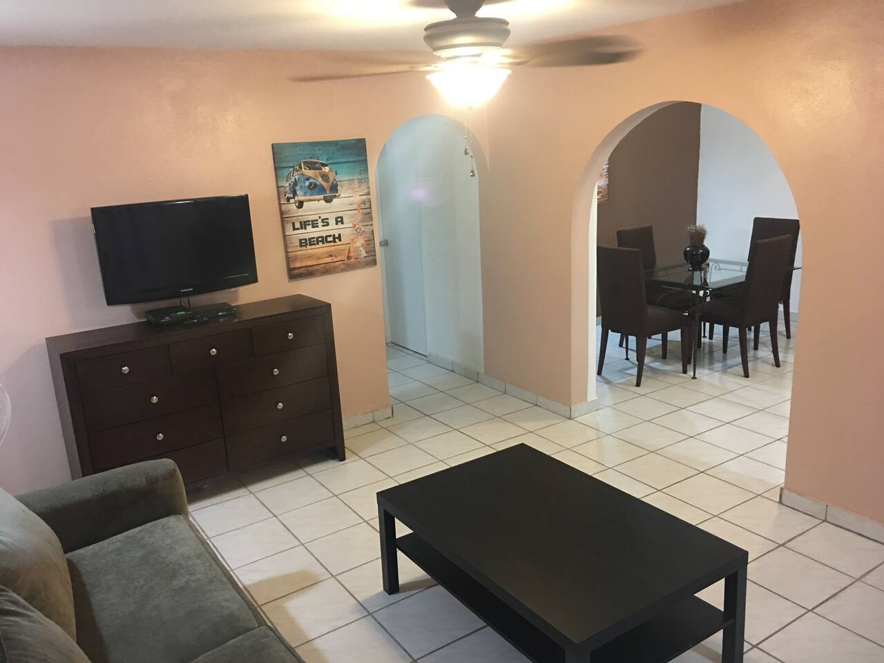 Above the Plaza 5 (main) sleeps 8, A/C
