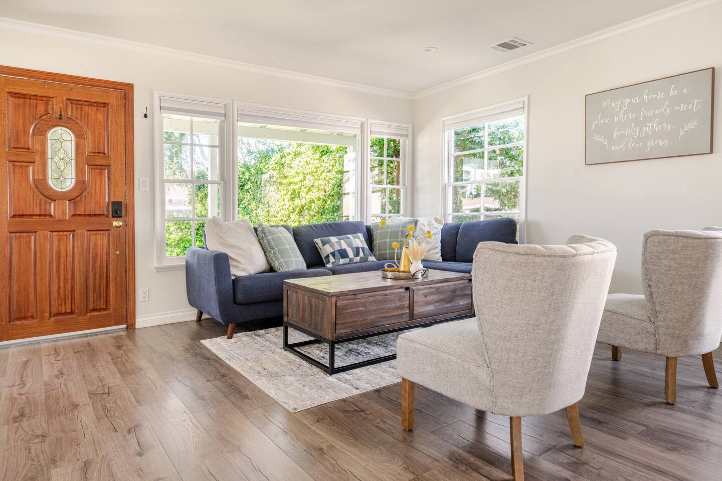 Elegant Burbank Beauty: Affordable Comfort Awaits