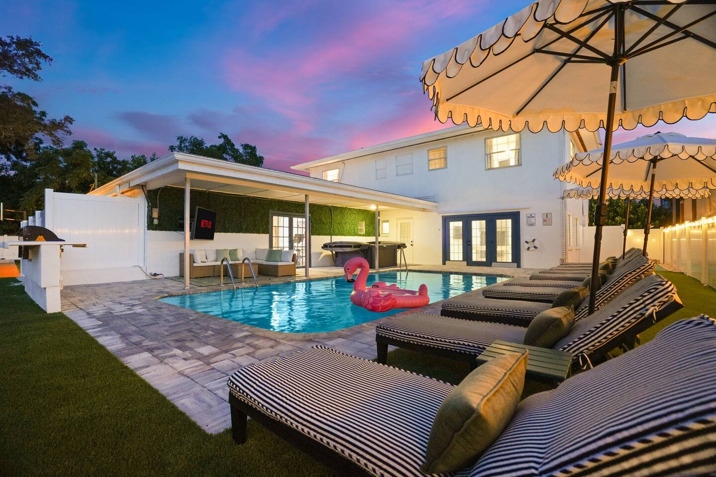 Sauna, Pickleball, Heated Pool, Hot Tub Retreat!