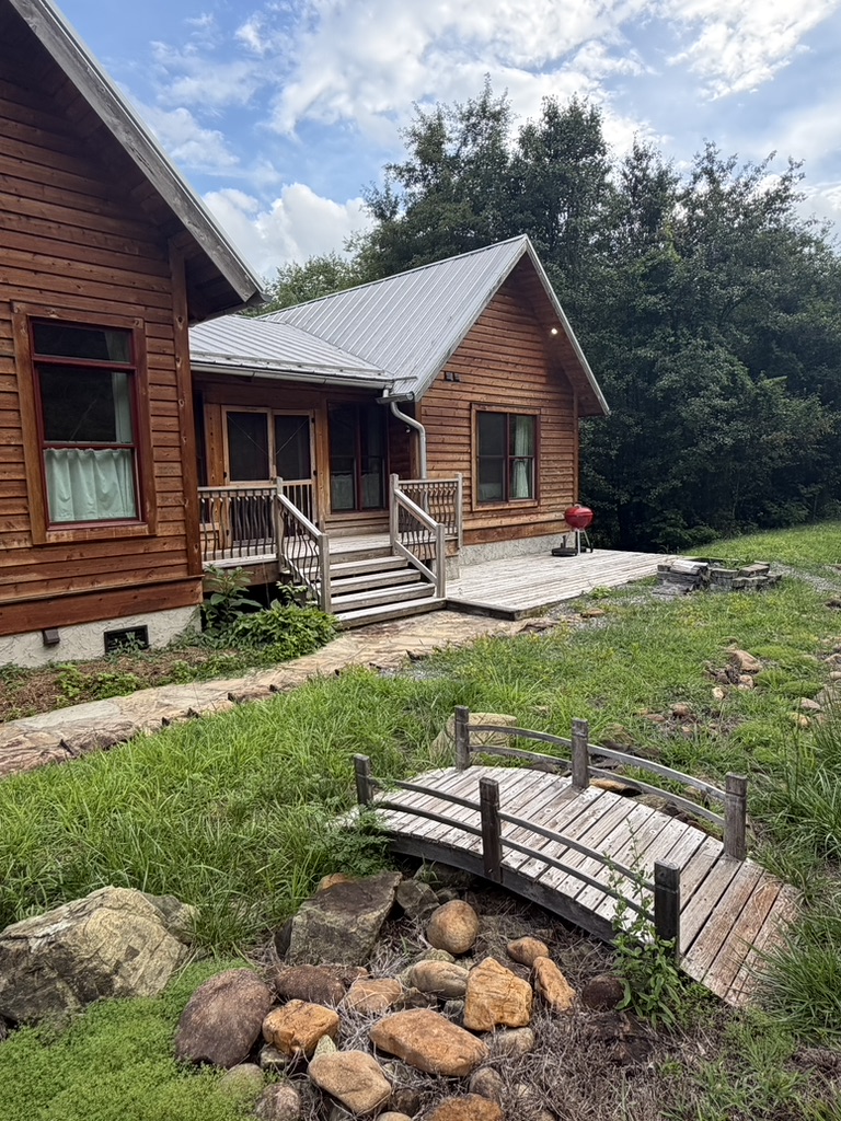 EriVio Walteri | Near WCU | Sleeps 4 | Firepit