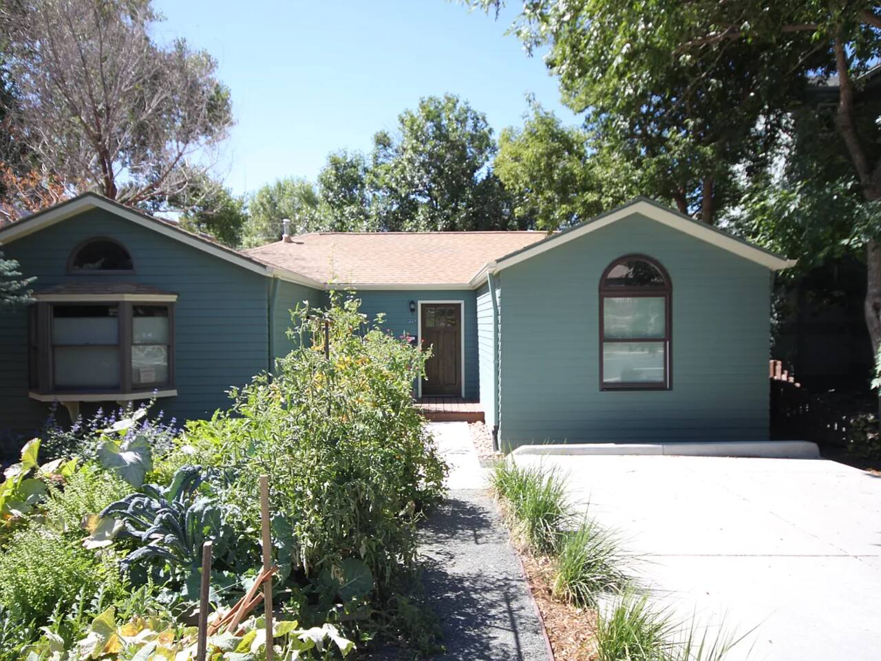 Spacious Golden Home | Near Red Rocks & DT with EV