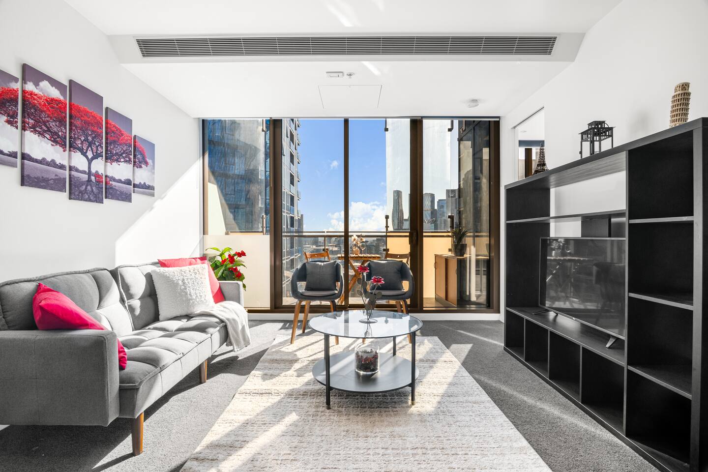 Southbank Skyline 2BR | Pool Gym Parking