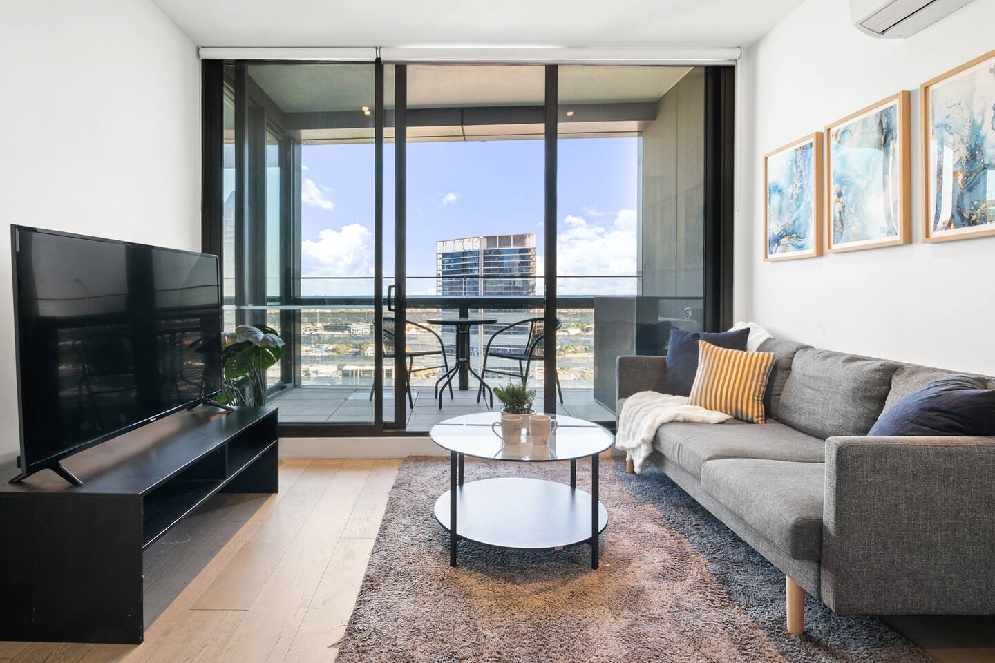 Panoramic Docklands 2BR Luxury | Pool Gym Parking