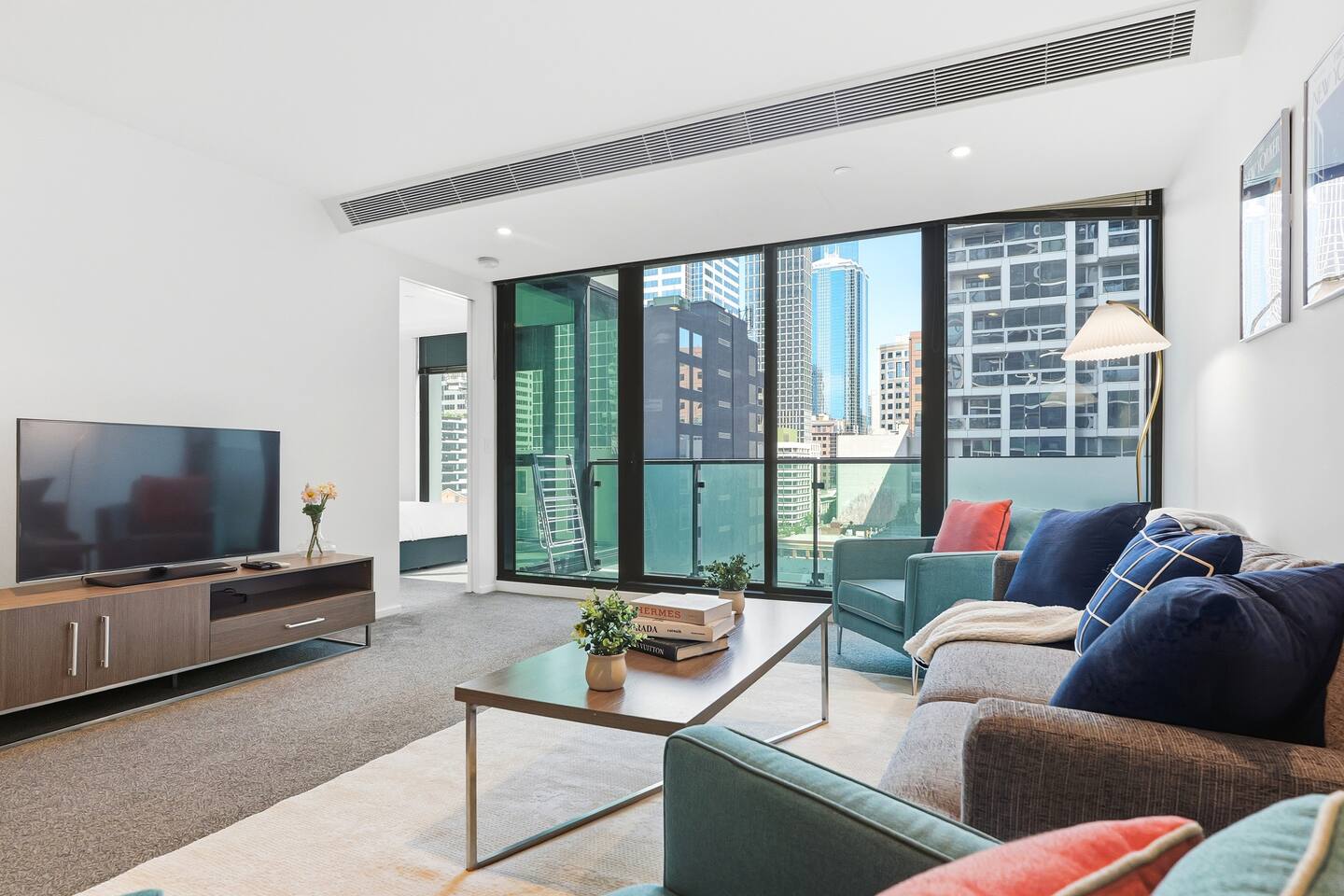 Luxury 3BR Skyline Stay | Pool Gym Views
