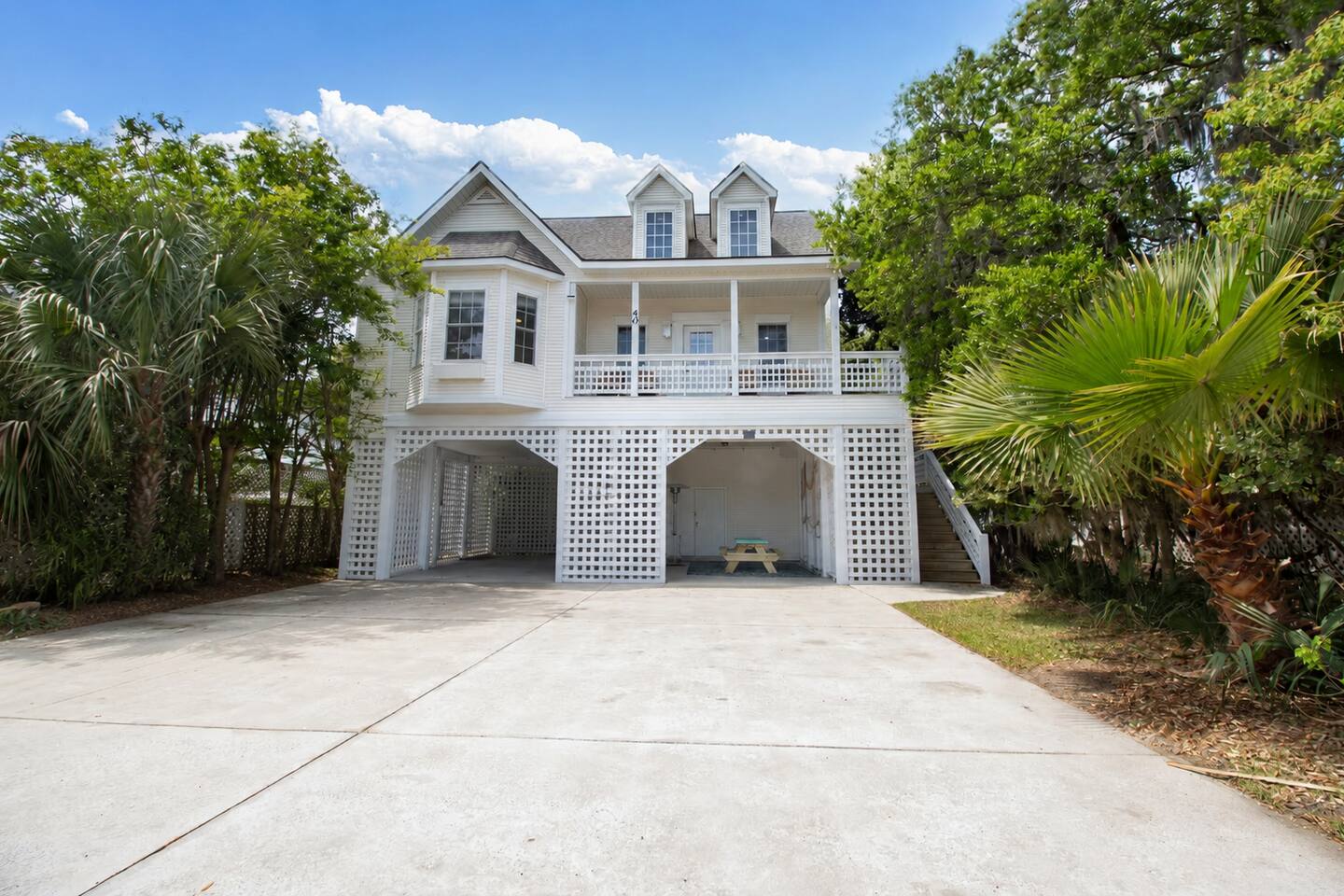Pools, Pickleball, Golf Cart, Close to Beach!