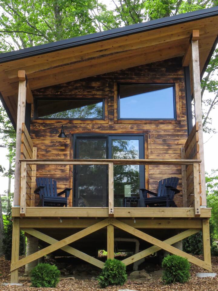 NEW BUILD Midcoast cabin! Sauna & walk to beach