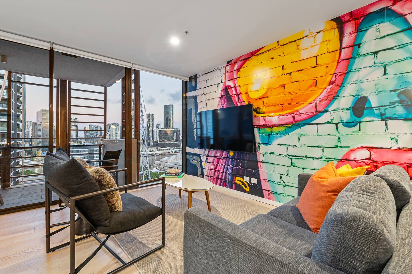 Urban Escape: Great location w/ Brisbane Cityscape