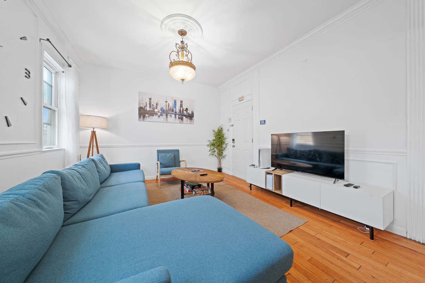 Welcoming Apartment - 10 min Light Rail Access
