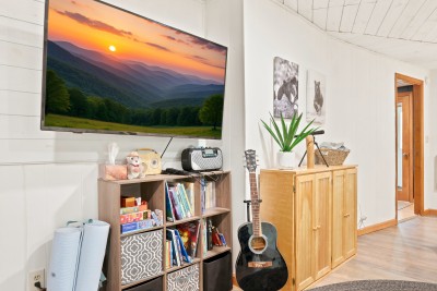 Featuring a big-screen TV, books, games, and even a guitar, the lounge area within the bunk room offers a fun and relaxing space for kids and groups to unwind.