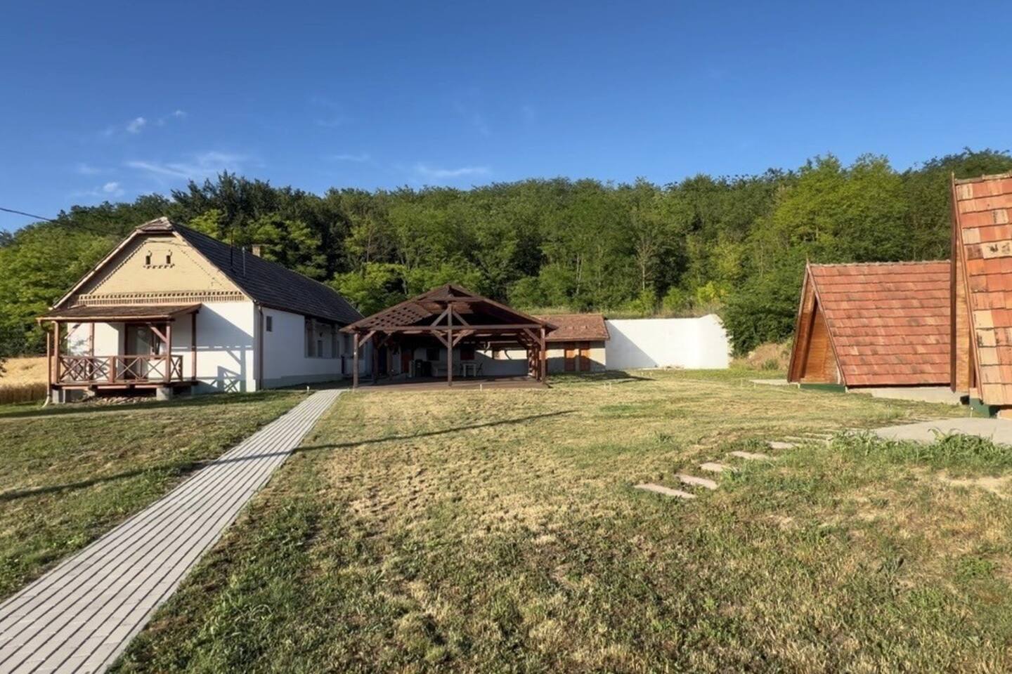 Private Retreat Near Ozora | Pods + Nature Stay