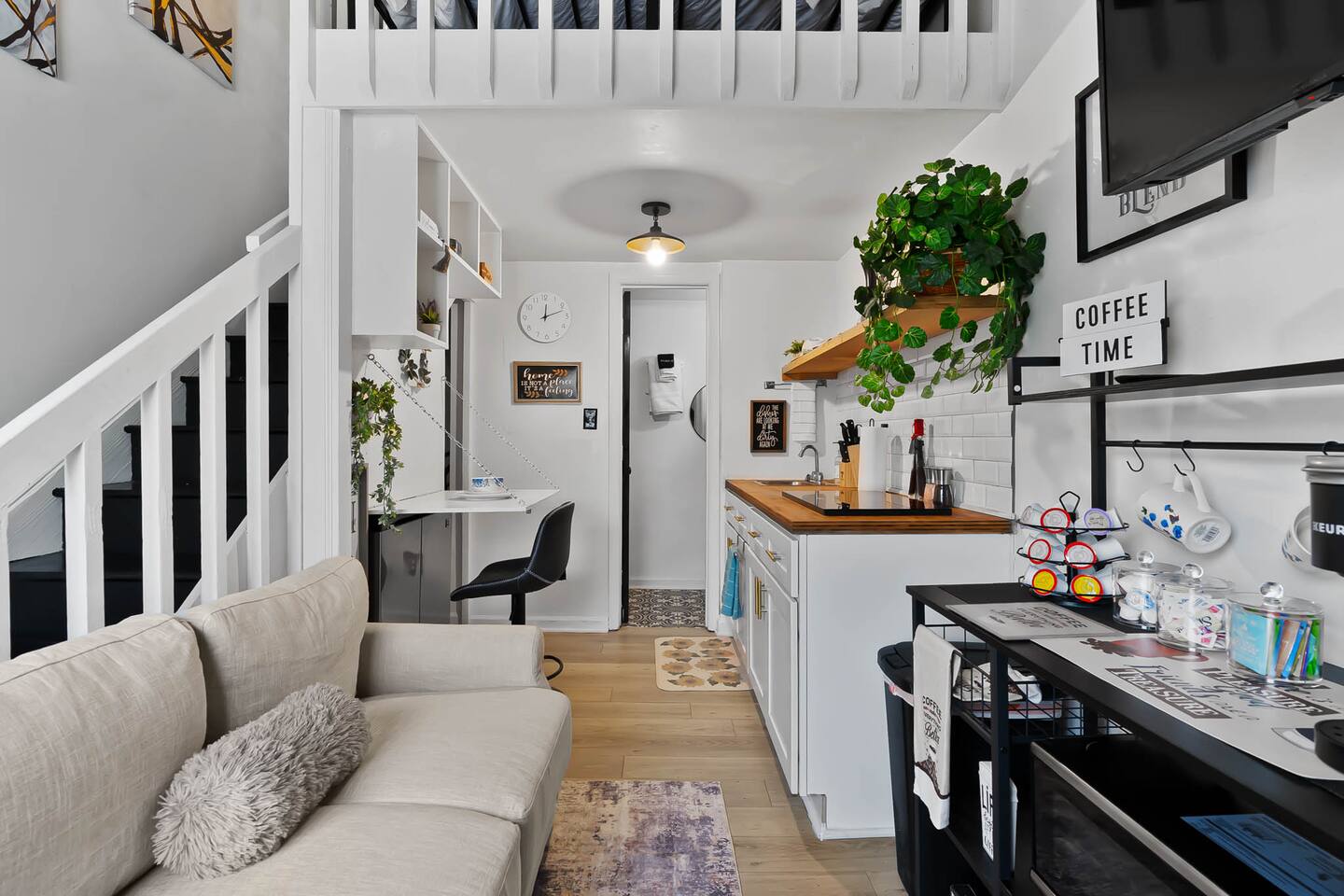 Homey Tiny Loft + Modern Touches + Free Parking