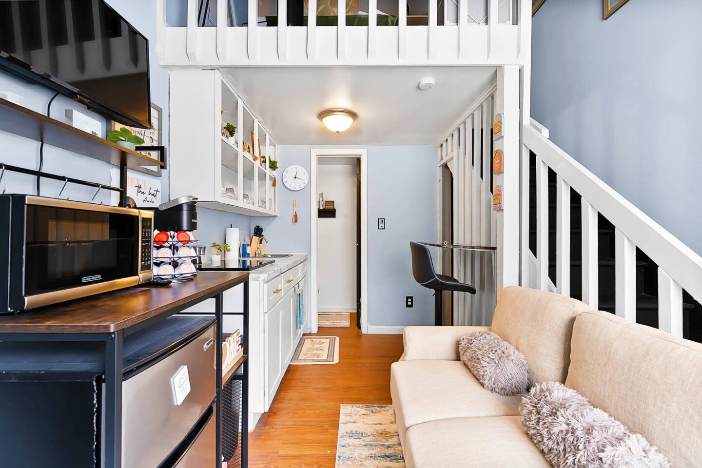 Cozy Tiny Retreat + Modern Touches + Free Parking