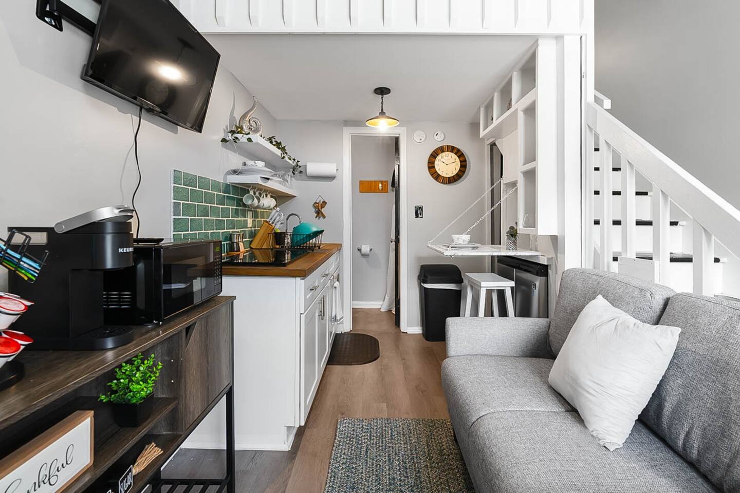Warm Tiny Welcome + Modern + Free Parking