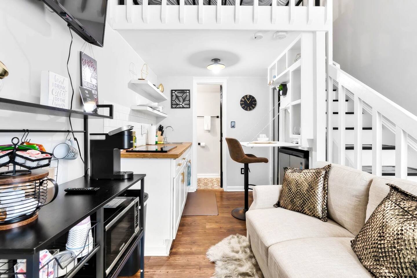 Welcoming Home Staycation + Tiny + Free Parking