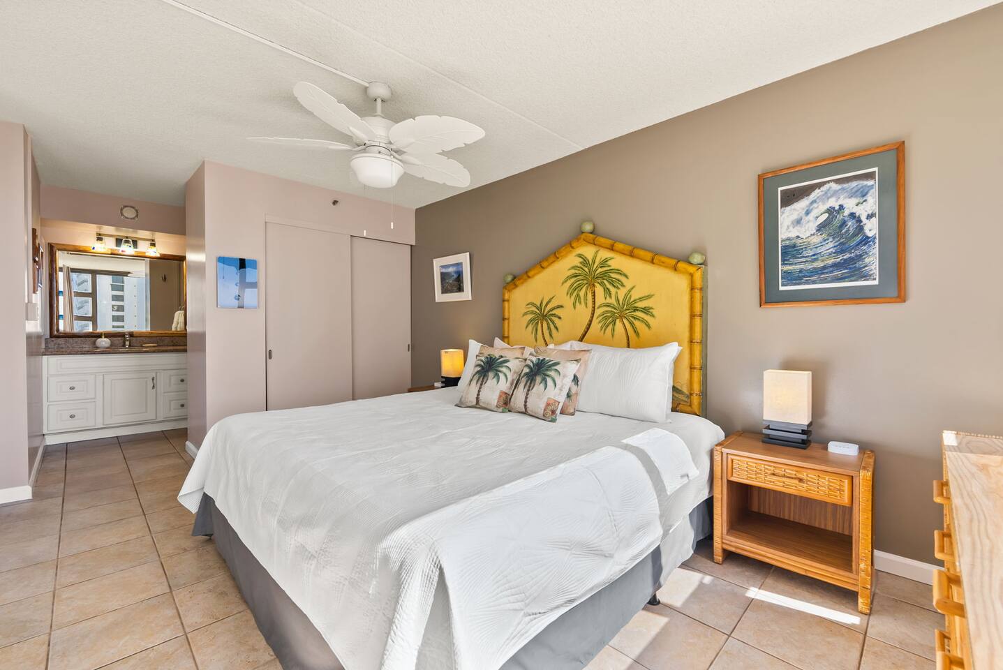 Relax in comfort with a plush King bed, ★“extremely comfortable”★ perfect for unwinding after a day of exploring Waikīkī.
