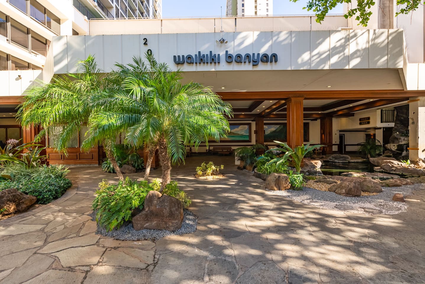 Welcome to Waikiki Banyan ★"Ideal location - close to beach, stores, and restaurants in Waikiki"★