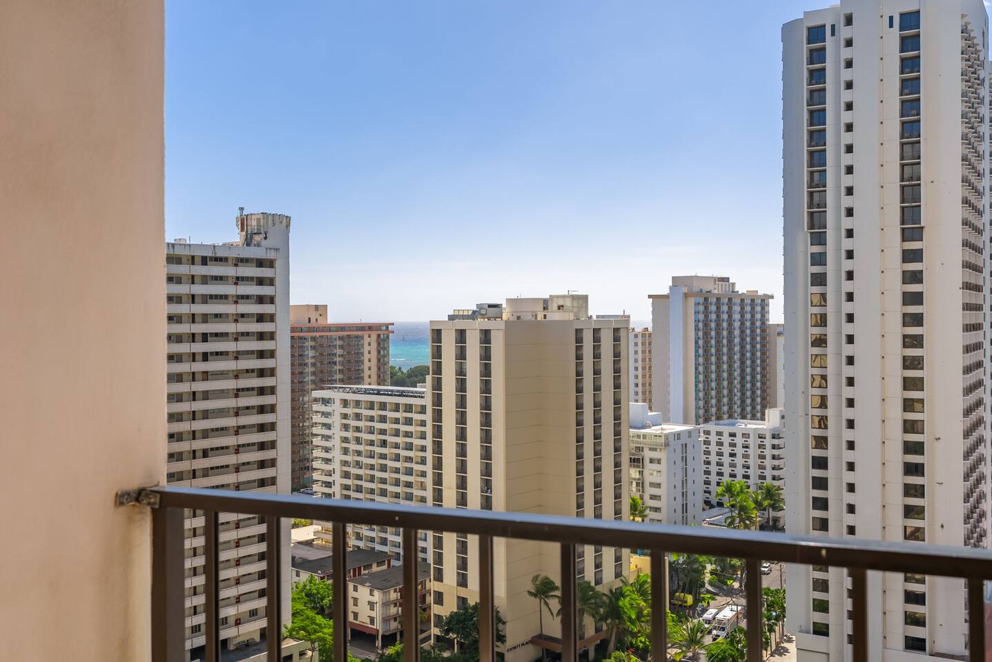 Sip your morning coffee on the private lanai ★"We spent a lot of time sitting on the balcony, gazing the sea"★
