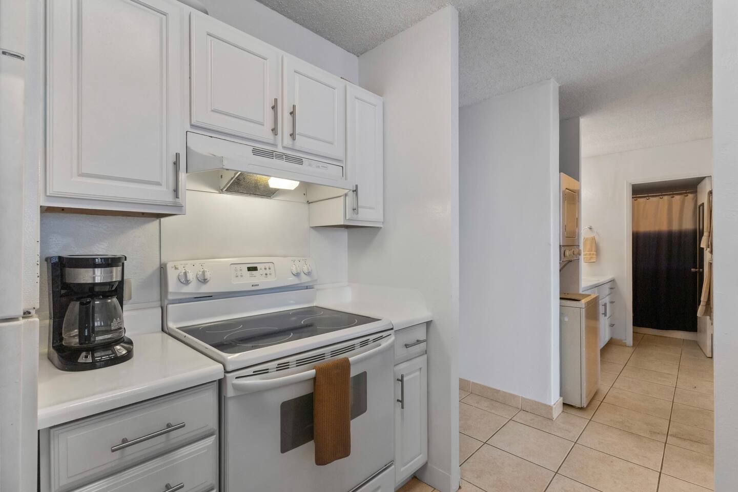 Ocean View | Walk to Mall | Free Parking, W/D, AC