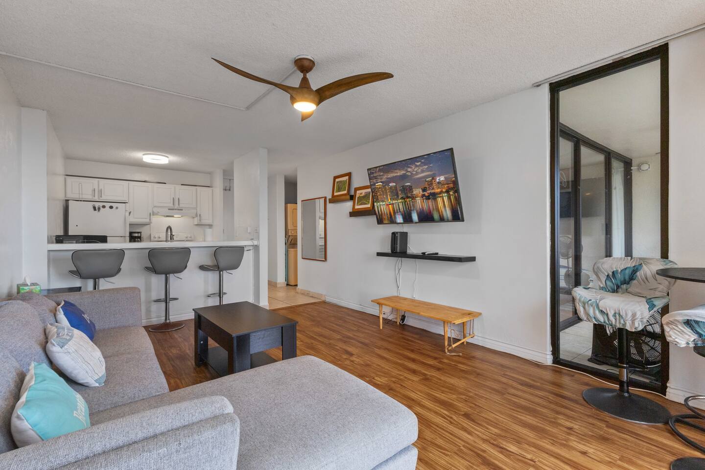 Ocean View | Walk to Mall | Free Parking, W/D, AC