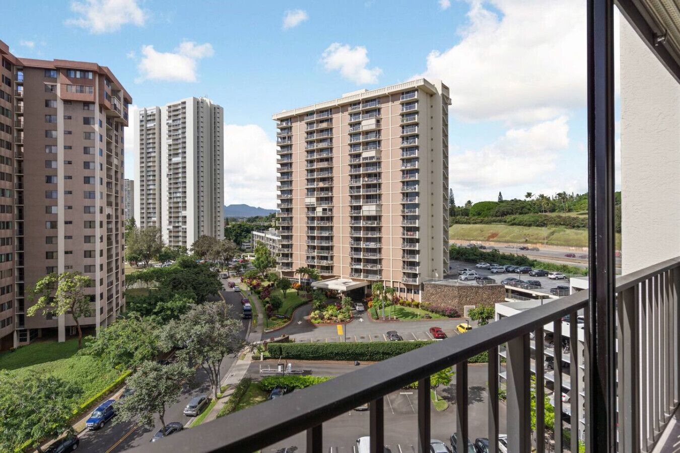 Conveniently located within walking distance to shops, grocery stores, and a nearby bus stop—making daily errands and exploring the area effortless.