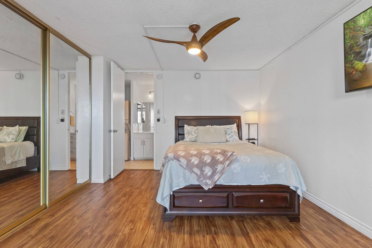 Ocean View | Walk to Mall | Free Parking, W/D, AC