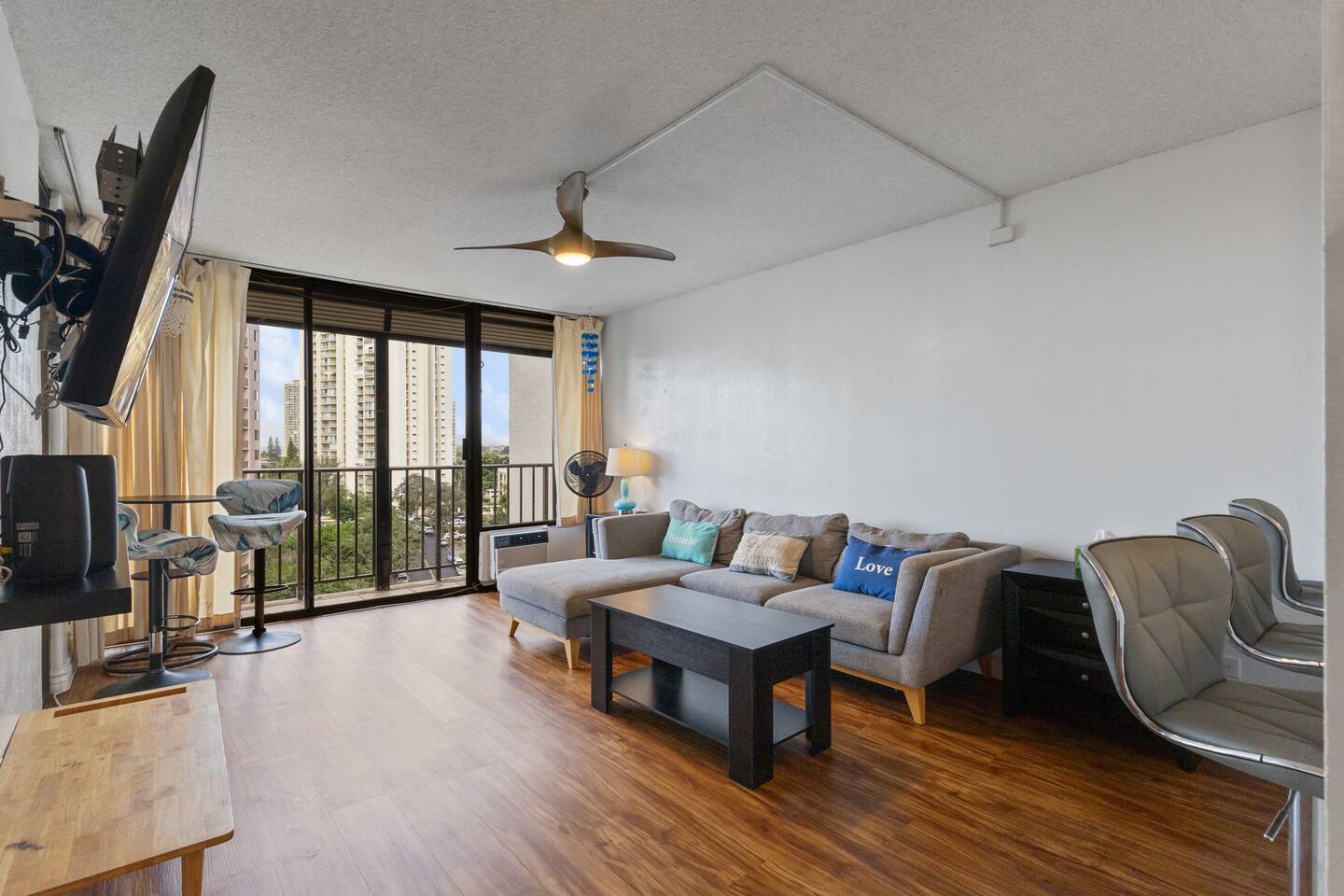 Ocean View | Walk to Mall | Free Parking, W/D, AC