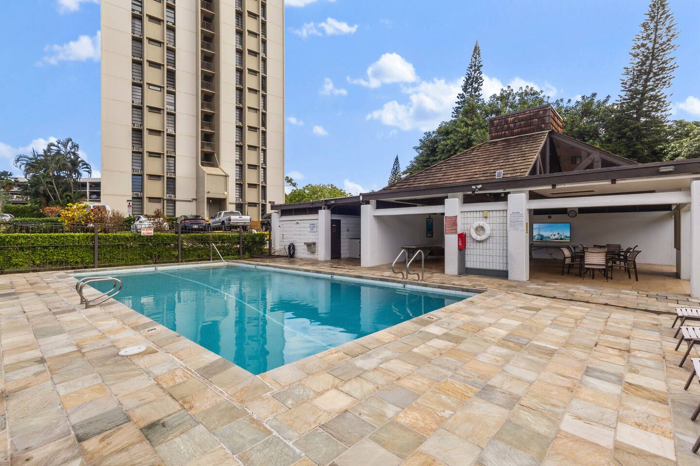 Ocean View | Walk to Mall | Free Parking, W/D, AC