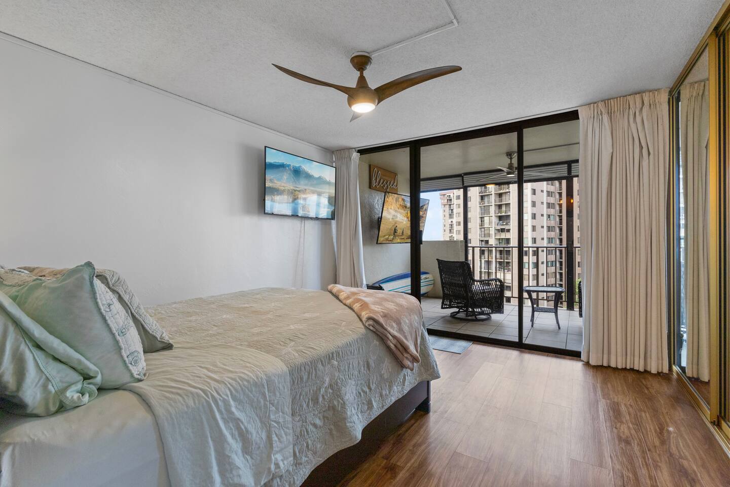 Ocean View | Walk to Mall | Free Parking, W/D, AC