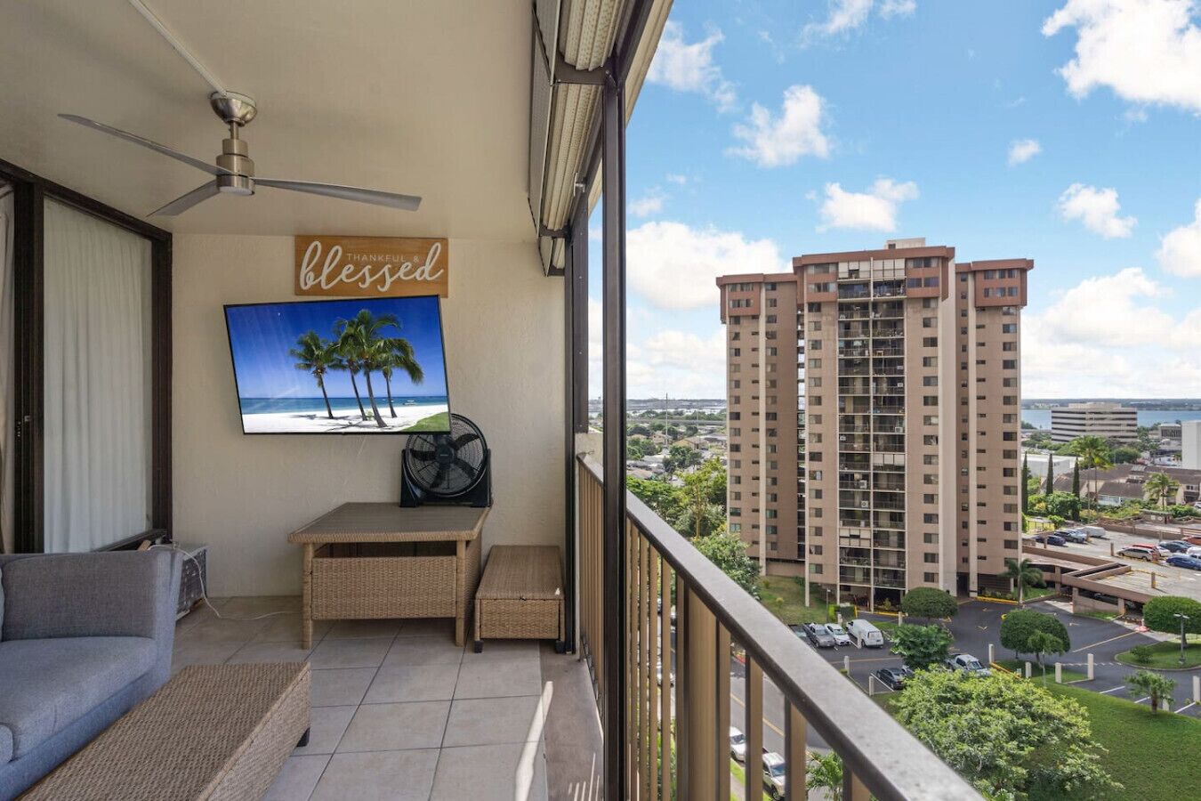 ★`Beautiful apartment for a long stay with an incredible view of Pearl Harbor at sunset.`★